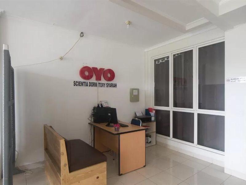 Oyo 3049 Scientia Dormitory Syariah Tangerang Exterior foto
