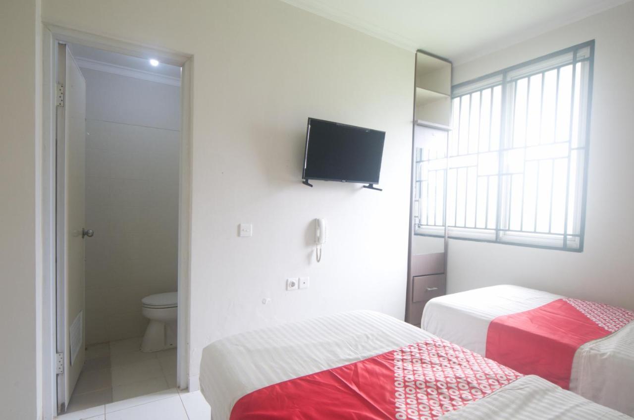 Oyo 3049 Scientia Dormitory Syariah Tangerang Exterior foto